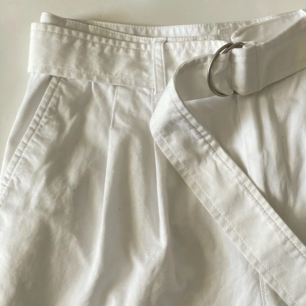 NWOT GAP Women's High Rise Denim Shorts White W/ Belt Sz 2
